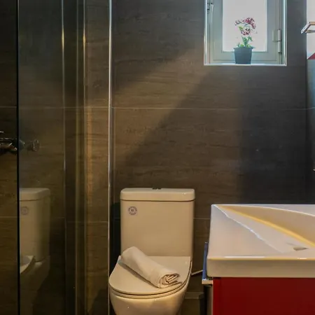 アパート L'olivier House カランバカ